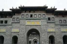 贵州投资15亿建的人造古城，气势宏伟，像故宫一样壮观图片