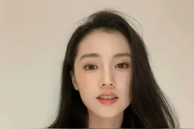 夏天就不用涂面霜吗？很多人都这样认为，难怪皮肤干燥缺水图片