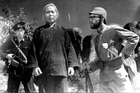 她在电影中与田方配戏，是王心刚饰演角色之母，与世无争享年96岁图片