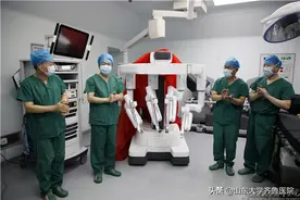 达芬奇第四代Xi手术机器人在齐鲁医院正式“上岗”图片
