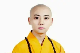 90后寂源法师：13岁出家当和尚，23岁成为住持，面容慈悲清秀图片