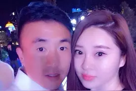 原山东鲁能泰山队大将王永珀的妻子这么漂亮，身材真是火辣图片