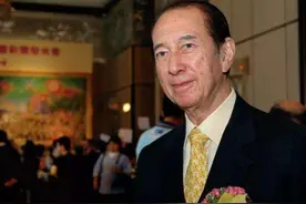 何鸿燊去世前照片曝光 犹如一具提线木偶 任子女摆拍表达“孝心”图片