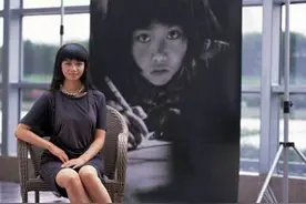 “大眼睛”女孩如今银行上班，官至副厅级，每年坚持资助贫困生图片