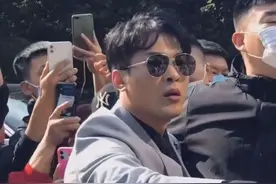 辛巴变哭吧，还拿1.5亿当护身符，钱是怎么来的，心里没点数吗图片