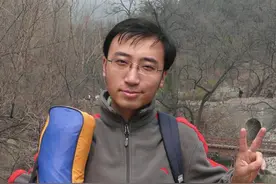 清华北大双料学霸，毕业求职接连失败，转行当老师意外成“网红”图片