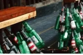 聆听这首歌的故事《酒干倘卖无》图片