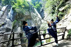 小说：毛茸茸的一个小圆球，有目可视万里之遥，无手竟可搬起高山图片