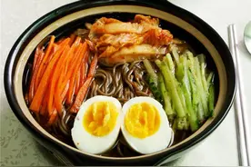 炎炎夏日胃口不好，这10款冰爽清凉的朝鲜冷面，会令人食欲大开呢图片