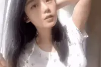 18岁小姨子来做客，姐夫遮遮掩掩，小姨子：有什么好回避的图片