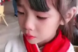 四只青蛙到底多少条腿，女儿被扣分后大哭说：“青蛙是站着的！”图片