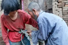 七旬光棍老人捡了个年轻姑娘，他们生的儿子让人看了心疼图片