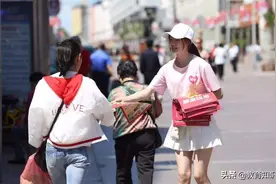 暑假，要不要让孩子出去打一次工，爸爸：这4点已经显而易见了图片