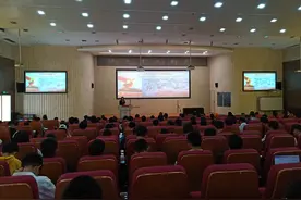 “星期日讲座”：《红色经典歌曲赏析》让党史学习“声”入人心图片