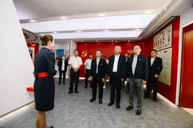 云南空管分局局长刘宏建一行到东航云南公司调研图片