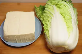 白菜烧豆腐，先炒白菜还是先炒豆腐？大厨教你正确做法，太香了图片