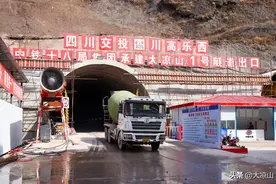 乐西高速公路建设现场 国内首次使用TBM辅助施工建隧道图片