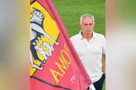 穆里尼奥买球员要破亿了，而这并不是终点，扎卡依然还在给他点赞图片