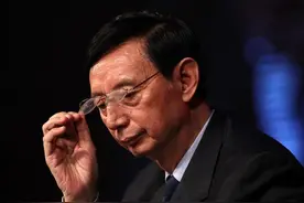 82岁的重庆首富，却沦落到申请破产，真是一步走错，满盘全输图片