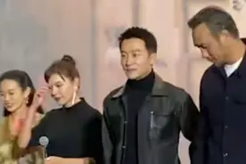 热依扎哺乳期公开亮相，蛮腰巴掌脸好惊艳！黄轩主动给她让c位图片