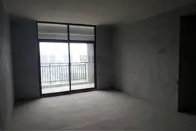 窗户占了大半面墙，窗帘装一半，还是装满整墙？看看设计师的分析图片