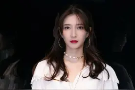 衬衫搭配高腰短裤，温柔甜美又不失干练图片
