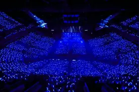 凯蟹巨甜――细数王俊凯和小螃蟹之间的小浪漫图片