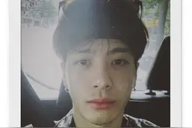 王嘉尔在ins上更新了9连拍，无辜的狗狗眼，谁能扛得住图片