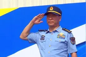 晋升上将军衔第22天，空军司令员首次公开亮相图片