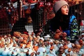 “地摊经济”火爆，新手如何摆地摊？卖什么最赚钱？摆地摊攻略图片