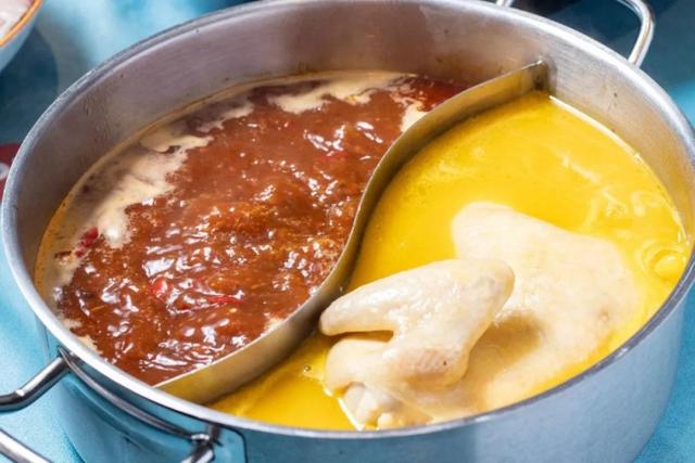 火锅店吃的有黄有稠的花胶鸡锅 2026年火锅店的花胶鸡汤 浓稠