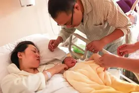 妻子赌气说儿子不是老公的，亲子鉴定后妻子愣了：真不是亲生的图片