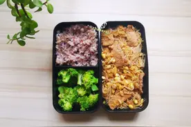 减脂午餐64：酸菜炖粉条改良的减脂餐，热量500多大卡图片