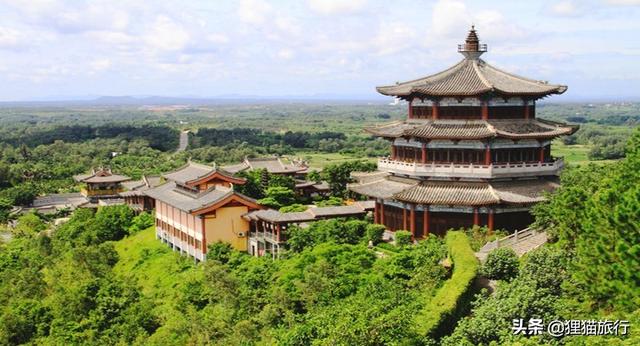 海南省定安县,这里有30万人,房价9200元,与海口一江之隔