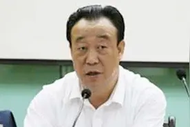 甘肃2名官员被查 “字画书记”被双开 “两面人”取消退休待遇视频封面