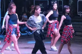 45岁梅婷有活力，扭腰挺胯大跳热舞，高冷形象全无图片