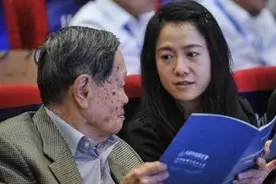杨振宁对翁帆说：将来我不在了，我赞成你再婚图片