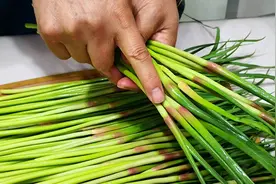 都是蒜苔，绿色头跟红色头有何分别？知道答案后我不敢乱买了图片