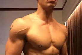 22岁鲜肉秀3%体脂身材惹争议，网友：这才是3%体脂的肌肉图片