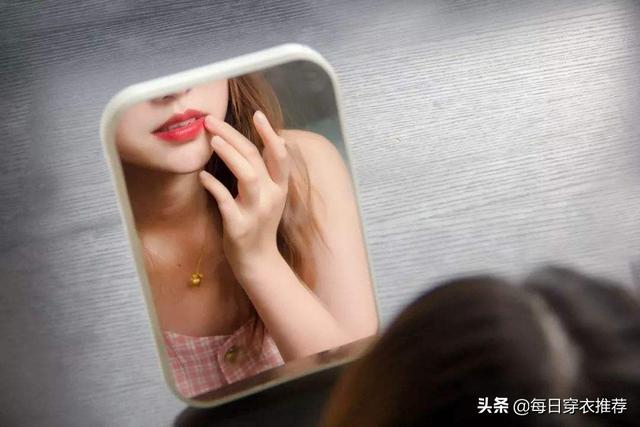 女人长得再漂亮也别总素颜，化妆师教你淡妆顺序，新手看1遍就会