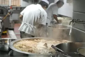 每天消耗千斤牛肉、十几袋面粉，可能是兰州最好吃的牛肉面图片