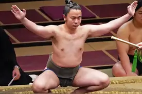日本最能输的23岁相扑力士，拥有3胜238败的战绩，实现另类传奇…图片
