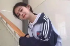 初中生自认为“个性”的举动，实则老师很反感，同学也并不认同图片