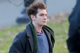 帅！37岁安德鲁·加菲尔德现身片场，“超凡蜘蛛侠”重回巅峰颜值图片