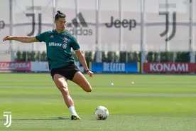 尤文团队训练 C罗再亮恐怖大腿肌肉 布冯宝刀不老图片