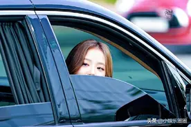 BLACKPINK四位成员，在车里探出小脑袋也太可爱了图片