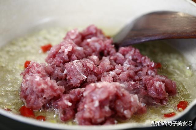 泡菜肉末营养丰富，做法简单，开胃下饭的原因原来在这里