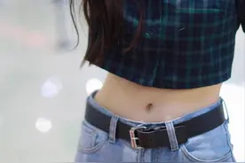 肚脐眼连接的是不是肠子？抠完肚脐眼里的“泥”，为什么这么臭？图片