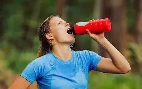 长跑补液有原则，勿因忽视毁训练