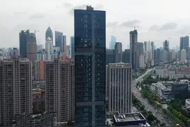 俯瞰大武汉的摩天高楼，看看这数量这密度，有几个城市能与之相比图片